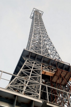 Эйфелева башня в Харькове
